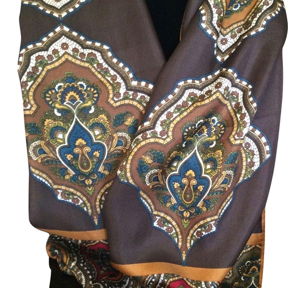 ADRIENNE LANDAU silk scarf. - Picture 2 of 8